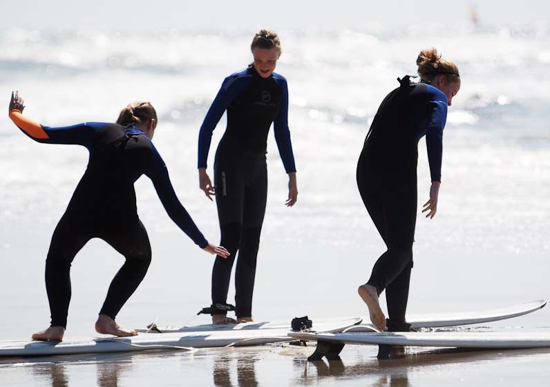 Surfer Girls 6935